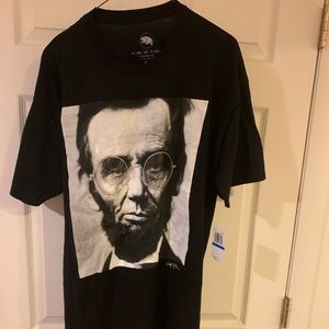 NWT Mens graphic T-shirt new never worn